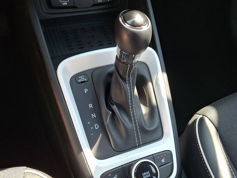 Certified 2023 Hyundai Venue Limited FWD image 14