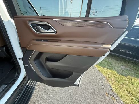 Used 2021 Chevrolet Tahoe High Country w/ Premium Package AWD/4WD image 23