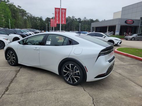 New 2026 Toyota Prius Plug-In Hybrid FWD image 3