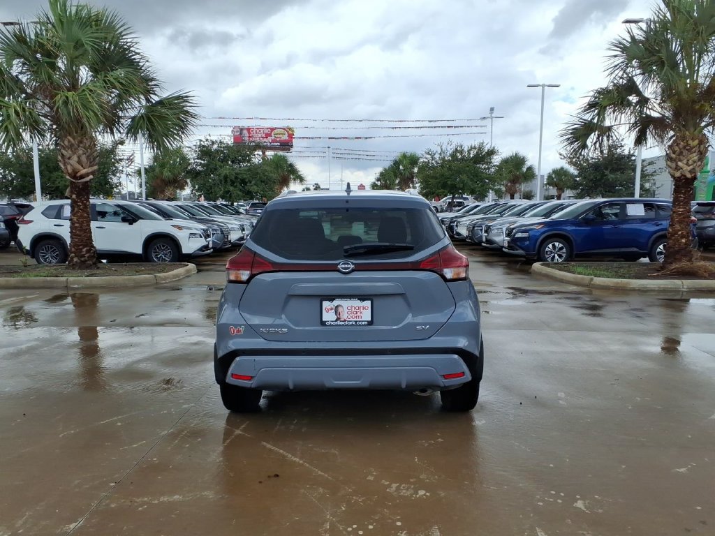 Used 2023 Nissan Kicks SV FWD image 4