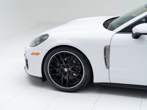 Certified 2023 Porsche Panamera Platinum Edition image 11