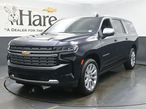 Used 2024 Chevrolet Suburban Premier w/ Premium Package 2 AWD/4WD image 7