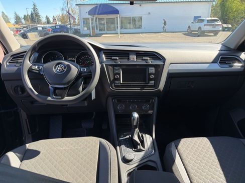 Used 2018 Volkswagen Tiguan S image 9