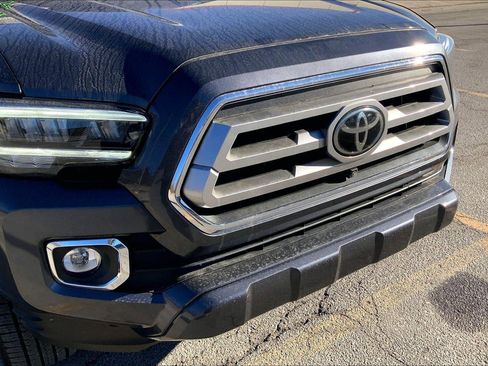 Used 2020 Toyota Tacoma Limited image 29