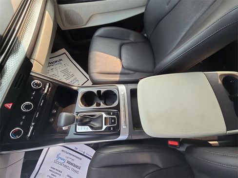 Used 2024 Kia Carnival LX image 14