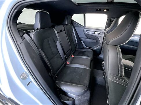Certified 2025 Volvo XC40 B5 Plus AWD/4WD image 36