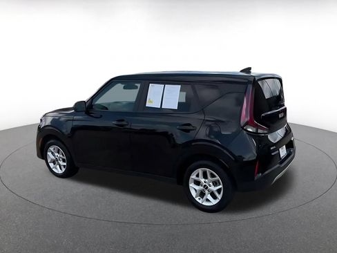 Used 2025 Kia Soul LX w/ LX Technology Package FWD image 10