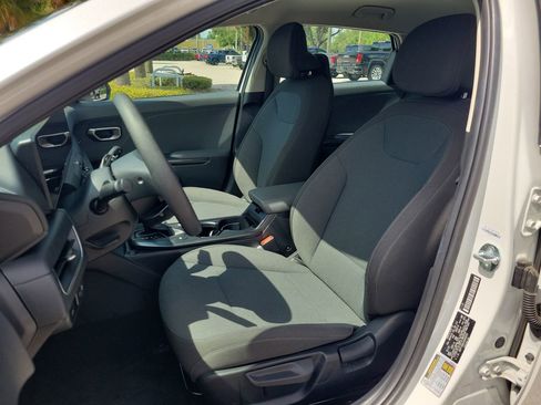 Used 2025 Kia K4 FWD image 15