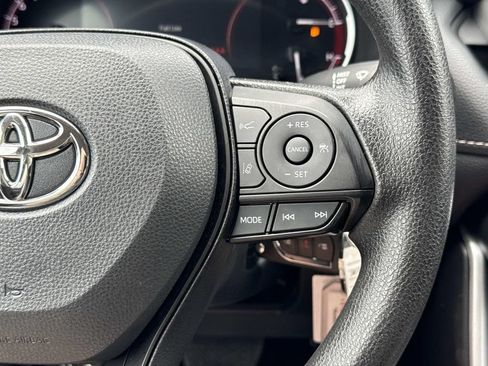 Used 2025 Toyota RAV4 LE AWD/4WD image 9