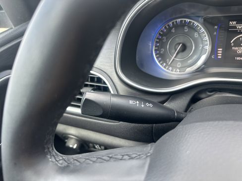 Used 2015 Chrysler 200 Limited w/ Convenience Group FWD image 21