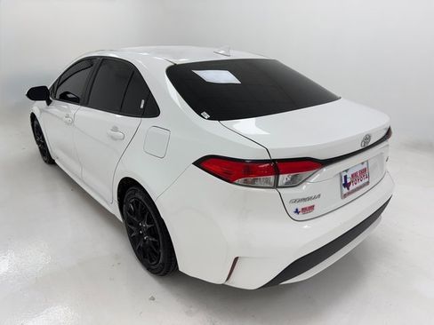 Used 2021 Toyota Corolla LE image 38