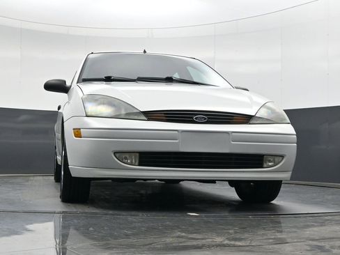 Used 2003 Ford Focus ZX5 Hatchback image 24