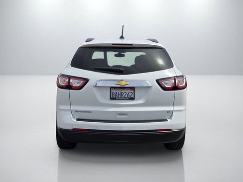 Used 2017 Chevrolet Traverse LT w/ Style and Technology Package FWD image 5