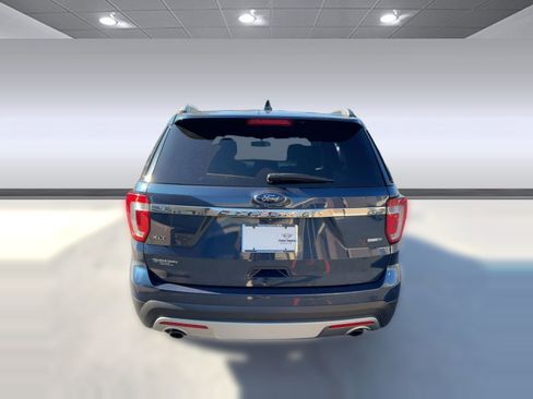 Used 2017 Ford Explorer XLT w/ Equipment Group 202A image 10