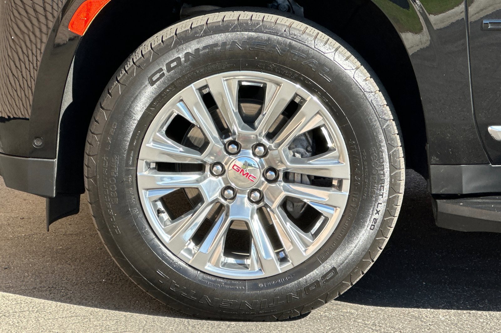 Certified 2024 GMC Yukon Denali w/ Advanced Technology Package AWD/4WD image 28