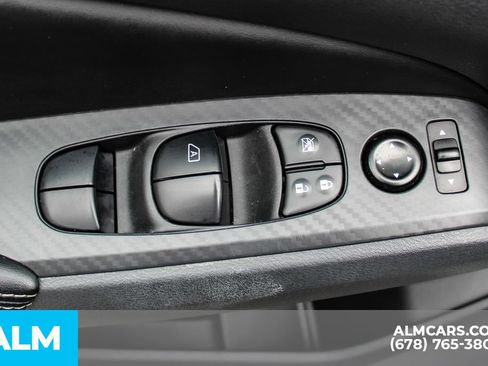 Used 2025 Nissan Altima 2.5 SV FWD image 36