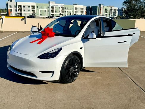 Used 2022 Tesla Model Y Performance image 27