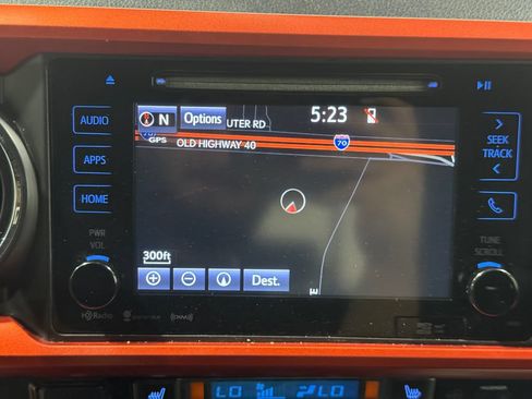 Used 2016 Toyota Tacoma TRD Sport AWD/4WD image 29