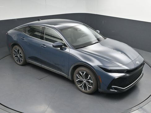 Certified 2025 Toyota Crown XLE image 33