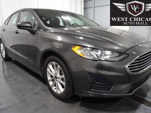 Used 2020 Ford Fusion SE image 1