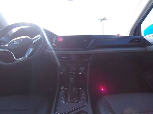 Used 2023 Volkswagen Taos SE w/ Panoramic Sunroof Package FWD image 16