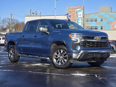 Used 2024 Chevrolet Silverado 1500 LT image 2