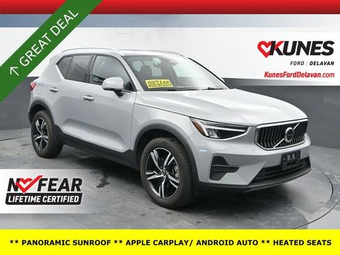 Used 2025 Volvo XC40 B5 Core AWD/4WD image 1