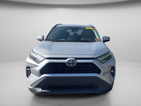 Used 2022 Toyota RAV4 XLE Premium AWD/4WD image 11