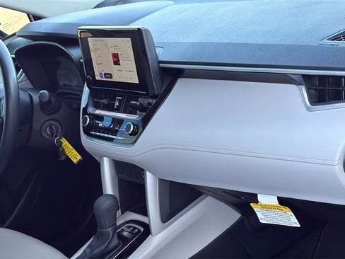 Used 2025 Toyota Corolla Cross L image 24