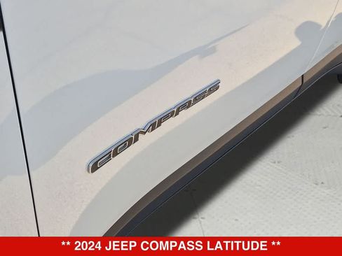 Used 2024 Jeep Compass Latitude AWD/4WD image 11