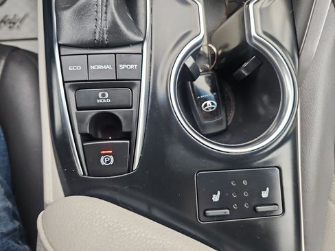 Used 2018 Toyota Camry XLE image 35