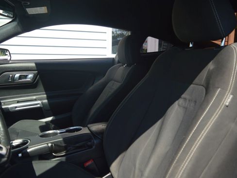 Used 2018 Ford Mustang Coupe RWD image 12