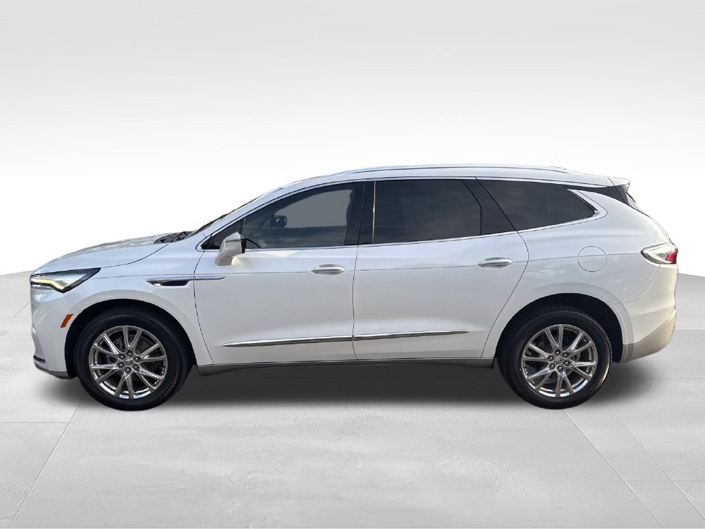 Used 2023 Buick Enclave Premium w/ Experience Buick Package FWD image 3