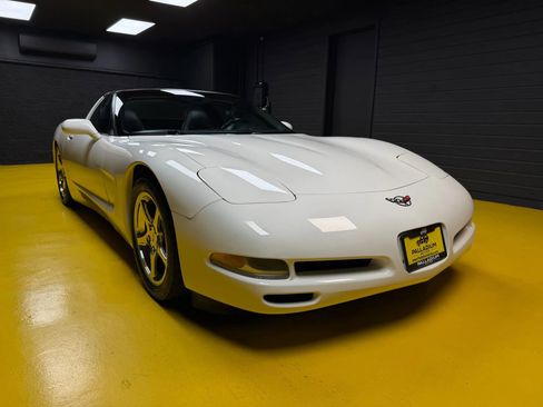 Used 2002 Chevrolet Corvette Coupe w/ Preferred Equipment Group2 image 3