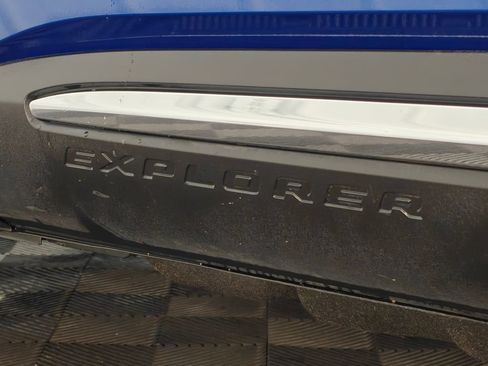 Used 2020 Ford Explorer XLT w/ Equipment Group 202A AWD/4WD image 58