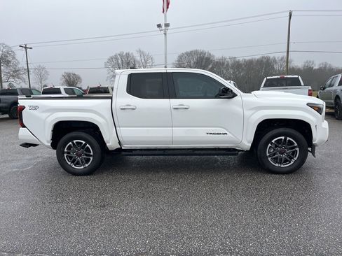 Used 2024 Toyota Tacoma TRD Sport image 4