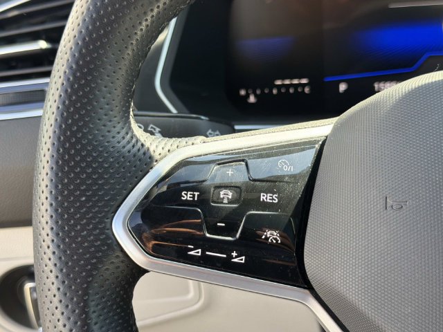 Certified 2024 Volkswagen Tiguan SE R-Line FWD image 21