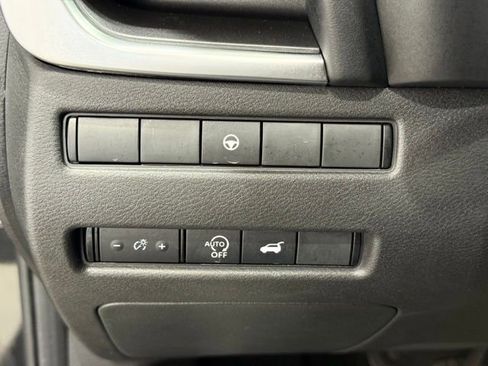 Used 2025 Nissan Rogue SV image 30