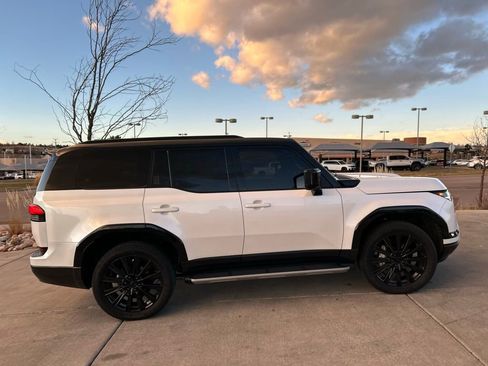 Used 2024 Lexus GX 550 image 12