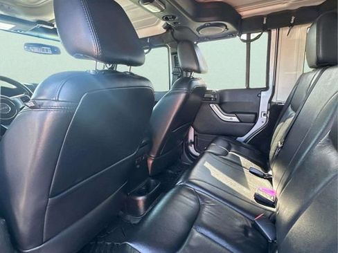 Used 2013 Jeep Wrangler Unlimited Rubicon AWD/4WD image 12