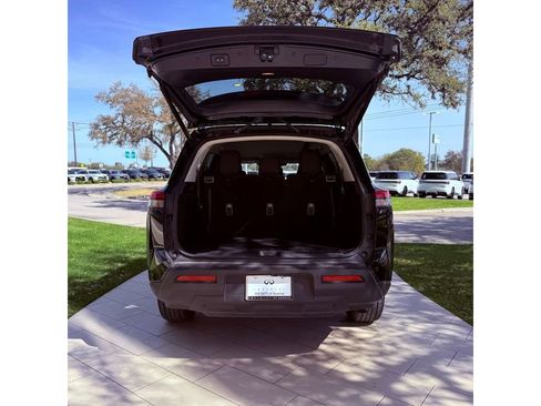 Used 2025 Nissan Pathfinder SV FWD image 31