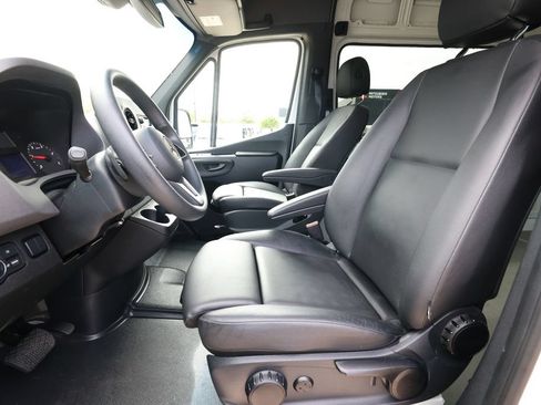 Used 2022 Mercedes-Benz Sprinter 3500 image 16