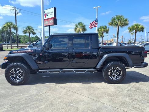 Used 2024 Jeep Gladiator Rubicon w/ Technology Group AWD/4WD image 9