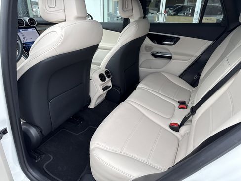 Used 2023 Mercedes-Benz GLC 300 image 11