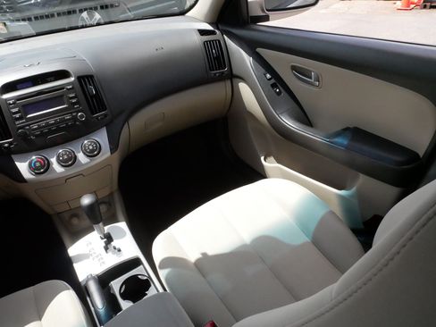Used 2009 Hyundai Elantra GLS FWD image 11