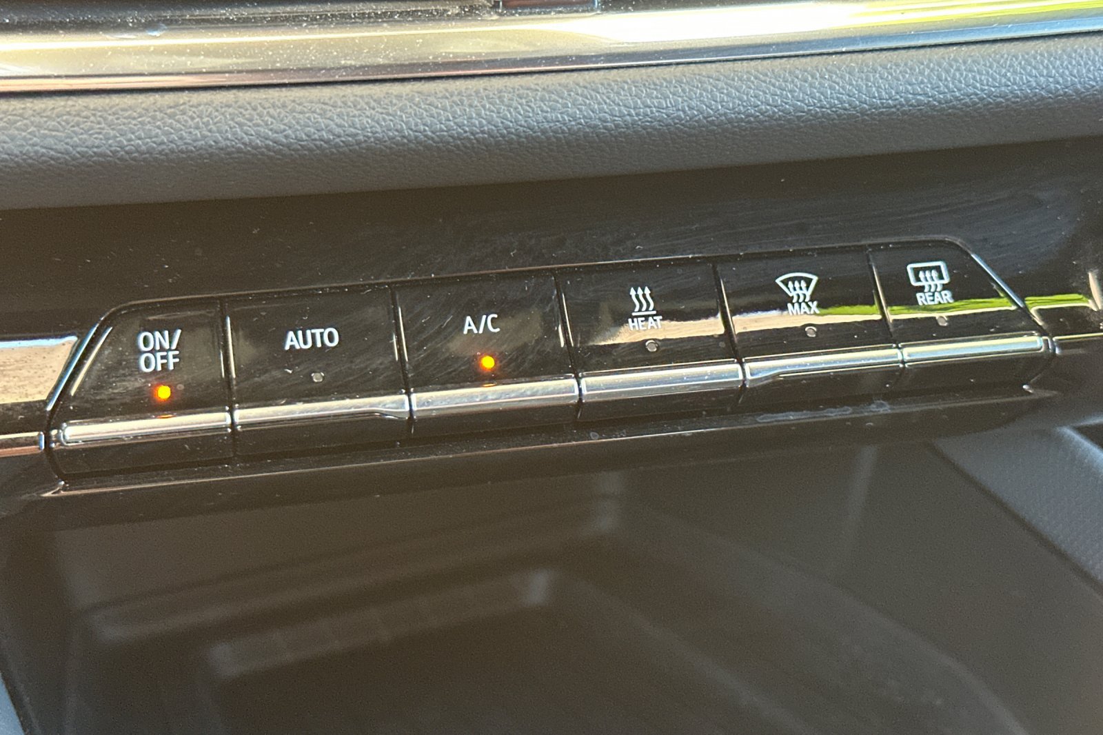 Used 2024 Chevrolet Equinox EV LT FWD image 31