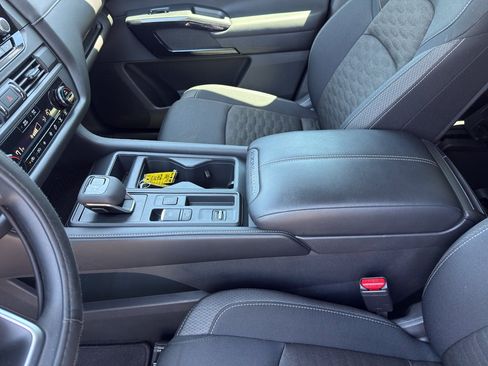Used 2025 Nissan Pathfinder S FWD image 14