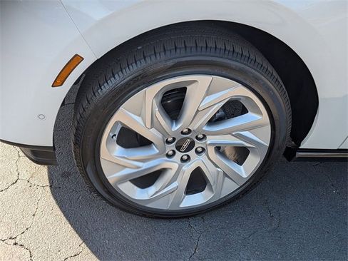 Used 2025 Lincoln Navigator Reserve image 12