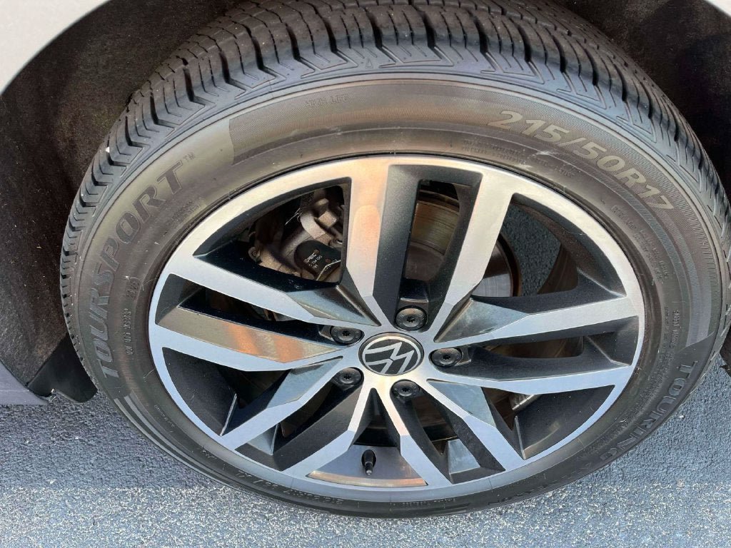 Used 2025 Volkswagen Jetta SE FWD image 11