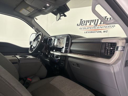 Used 2025 Ford F250 XLT AWD/4WD image 24